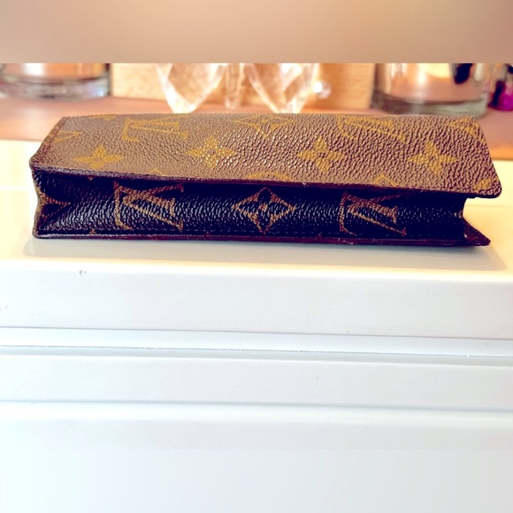 Louis Vuitton Soft Sunglasses Case - Picture 4 of 7